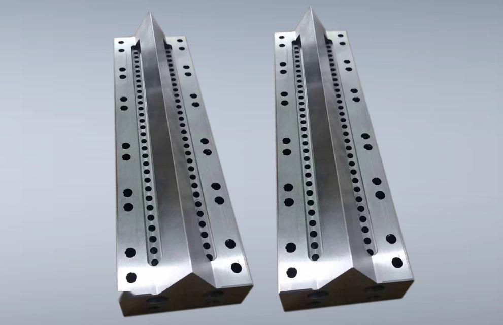 揭秘“熔噴模頭”、“口罩熔接齒模”，到底是個(gè)啥？(圖1)