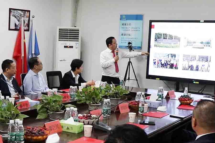 香港鑄造業(yè)總會總理事會成員蒞臨巨高機床指導(dǎo)工作(圖1)