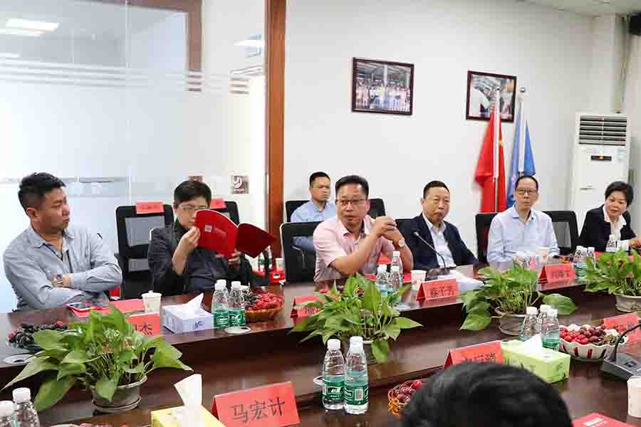 香港鑄造業(yè)總會總理事會成員蒞臨巨高機床指導(dǎo)工作(圖3)